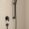 HANSGROHE  Vernis Blend Set de ducha Vario con barra de ducha 65 cm codigo 26422670 color negro